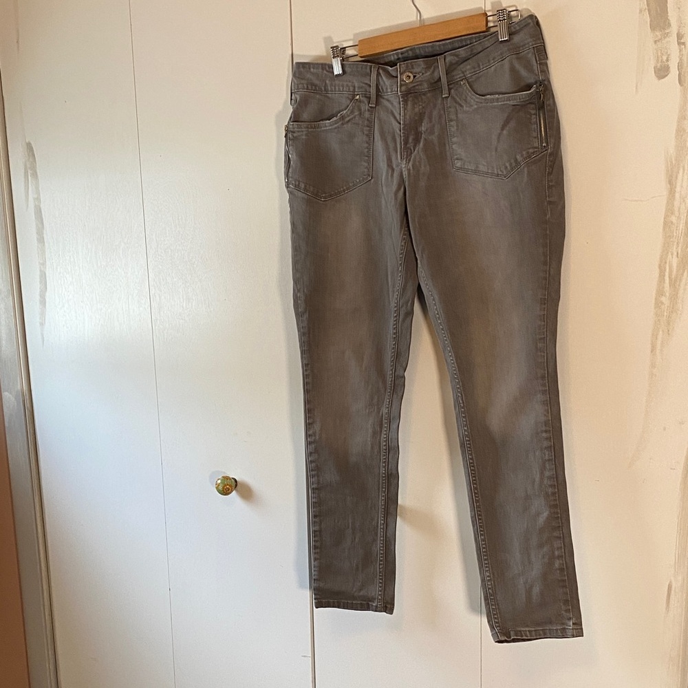 Levi's Women's Ankle Jeans in Gray size 16
